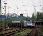 Die Cobra 2808 steht in Aachen-West mit einem Schrottzug und wartet auf die Abfahrt nach Belgien am 3.5.2012.