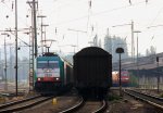 Die Cobra 2829 fhrt mit einem kurzen Papierzug aus Kln-Gremberg nach Zeebrugge(B) bei der Ausfahrt von Aachen-West und fhrt in Richtung Montzen/Belgien in der Abendsonne am 19.6.2012.