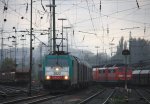 Die Cobra 2822 fhrt mit einem  Coilzug aus Linz-Voestalpine(A) nach Genk-Goederen(B) bei der Ausfahrt aus Aachen-West und fhrt in Richtung Montzen/Belgien bei Regenwetter am 6.10.2012.