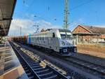 Railpool 187 301-7 mit beladenen Holzwagen Richtung Fulda, am 19.03.2021 in Bad Hersfeld.