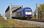 223 011-8 (Siemens ER20-011) transportierte Holzstämme und wurde an der Saalebrücke in Schkopau, Richtung Merseburg Hbf fahrend, abgelichtet.