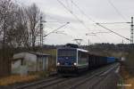 Im neuem Farben gewannt die 155 045-9 am 28.01.2016 bei der fahrt mit Leerholzzug über die Elstertalbrücke im Vogtland.