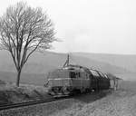 V 31 der Hersfelder Kreisbahn oberhalb Ransbach (3.4.1981).