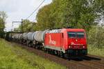 185 630-1 RheinCargo mit einem Kesselzug in Ahlten, am 13.05.2017.