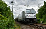 Bombardier 187 075-7 der RheinCargo ( RHC) in Höhe Büchen / Büchener Eisenbahnbrücke, in Richtung Schwerin.