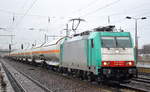 Die polnische Fa. Transchem Sp. z o.o. mit   5 270 003-4/E 186 250-7 [NVR-Number: 91 51 5270 003-4 PL-TM] mit einem Ganzzug Druckgaskesselwagen (UN-Nr.: 268/1005 = Ammoniak, wasserfrei) am 08.01.19 Bf. Flughafen Berlin-Schönefeld.