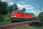 DB Cargo 232 240 mit Kesselwagenzug in Richtung Osnabrück (Ostercappeln, 13.06.2003); digitalisiertes Dia.