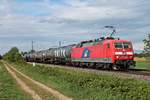 Mit dem DGS 42881 (Ingolstadt Hbf - Basel Bad Rbf) fuhr am späten Nachmittag des 03.05.2020 die 120 145-8 von WRS südlich von Buggingen über die Rheintalbahn durchs Markgräflerland