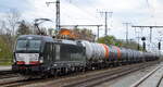 TX Logistik AG, Troisdorf [D] mit der MRCE Vectron   X4 E - 600  [NVR-Nummer: 91 80 6193 600-4 D-DISPO] und Kesselwagenzug am 06.05.21 Durchfahrt Bf.