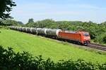 DB Cargo 152 035 mit GATX-Kesselwagenzug in Richtung Bremen (Bohmte-Stirpe, 16.06.2021).