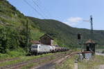 145 084 von  Rhein-Cargo  mit einem Kesselwagenzug am 21.