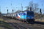 ČD Cargo a.s., Praha [CZ] mit  383 009-8  [NVR-Nummer: 91 54 7383 009-8 CZ-CDC] und Kesselwagenzug (Dieselkraftstoff) am 09.03.22 Durchfahrt Bf.