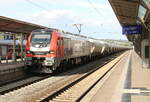 MEG 159 217-9 mit Uacns-Wagen Richtung Bad Kösen, am 13.07.2022 in Naumburg (S) Hbf.