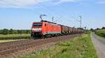 DB Cargo 189 067 mit Kesselwagenzug in Richtung Osnabrück (Bohmte-Stirpe, 24.08.2022).