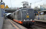 Hectorrail mit 162.006  Hauser  (91 80 6 151 066-8 D-HCTOR) und einem Kesselwagenzug am 03.11.22 Durchfahrt Bahnhof Berlin Hohenschönhausen.