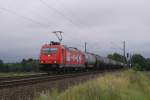 HGK 185 587-3 mit einem Kesselwagenzug in Reindorf am 04.08.2011