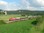 Ein Kesselwagenzug von HGK durchfhrt am 26.06.2009 das schne Altmhltal kurz vor Dollnstein.