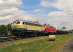 Railsystems RP 218 480-2 + 218 469-5 ziehen am 11.07.2016 leere Kesselwagen aus dem Tanklager in Emleben.