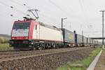 Am Nachmittag des 05.04.2017 bespannte BRLL/XRAIL 185 590-7 einen  LKW Walter -KLV nach Zeebrugge, den sie bis Aachen West bringt, als sie durch den Bahnhof von Müllheim (Baden) in Richtung