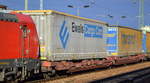 DB Cargo Deutschland AG mit einem Gelenk-Taschenwagen mit der Nr. 31 TEN 80 D-DB 4955 534-1 Sdggmrs 738.1 am 27.01.19 Bf. Flughafen Berlin-Schönefeld.