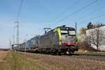 Am 20.03.2019 bespannte Re 475 408 einen langen  LKW Walter -KLV nach Italien, als sie über die Rheintalbahn durch den Haltepunkt von Auggen in Richtung Schweiz fuhr.