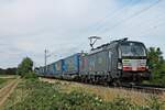 Mit dem DGS 43541 (Geleen Lutterade - Padova Interporto) fuhr am Nachmittag des 08.07.2020 die MRCE/BLSC X4 E-714 (193 714-3)  CROSSRAIL - bls cargo  südlich von Buggingen durchs Rheintal in Richtugn Schweiz.