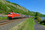 152 108 mit einem KLV-Zug bei Karlstadt Richtung Gemünden, 12.06.2020