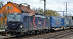 LOKORAIL, a.s., Bratislava [SK] mit der in Polen angemieteten  5370 028-0   [NVR-Numer: 91 51 5370 028-0 PL-ID] und KLV-Zug am 06.04.22 Durchfahrt Bf.