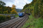 185 521-2 quält sich mit ihrem langen Mars KLV Zug die Geislinger Steige hinauf und bekommt Schubunterstützung von ihrer DB Schwester.