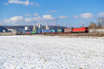 185 315 DB Cargo mit einem KLV-Zug bei Karlstadt Richtung Würzburg, 12.02.2021