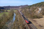 193 340 DB Cargo mit einem KLV-Zug bei Dollnstein Richtung Ingolstadt, 20.02.2021