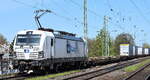 ČD Cargo, a.s., Prag [CZ] mit der ATLU Vectron  193 586  [NVR-Nummer: 91 80 6193 586-5 D-ATLU] und einem KLV-Zug am 03.05.23 Vorbeifahrt Bahnhof Magdeburg Neustadt.