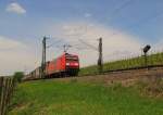 RAILION DB Logistics 145 013-9 mit einem KLV Richtung Wiesbaden, am 17.05.2012 bei Erbach (Rhg).