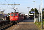 151 041-1 und 151 046-0 beide von Railpool   kommen als Umleiter durch  Rheydt-Hbf mit einem langen Kohlenzug aus dem Ruhrgebiet nach Dillingen-an der Saar und fahren in Richtung 