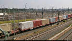 Einer von vier rumänischen Containertragwagen mit der Bezeichnung  Rgns  (31 53 3816 125-2 RO-GPRC) in einem Militärzug der U.S.