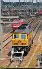 233 496-3 (232 493-7 | 132 493-8) abgestellt auf Gleis 547 der Zugbildungsanlage (ZBA) Halle (Saale).
Tele-Aufnahme von der Berliner Brücke.

🧰 DB Bahnbau Gruppe GmbH
🕓 26.6.2021 | 13:24 Uhr