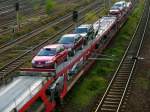 Autotransportwagen aus dem Zug von 115 154, fotografiert am 28.10.08 bei der Durchfahrt am Rbf Halle/Saale.