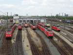 Mannheim Rbf am 28.04.15 mit DB Schenker 151, 185 und 186 von einer Brücke aus fotografiert