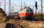 DB 232 409 mit Pipeline-Röhrenzug durch Anklam am 24.10.2018.