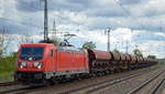 DB Cargo AG [D] mit  187 177  [NVR-Nummer: 91 80 6187 177-1 D-DB] und Schüttgutwagenzug am 05.05.20 Bf. Saarmund.