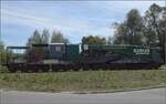 Letzte Etappe eines Schwertransports.

Der Uaai-Tragwagen 83 81 A-FELB 9973 321-6 für den Trafotransport wurde nach Anheben auf Stelzen am Ende des Ladegleises bei der Umspannstation Eichstetten geparkt. September 2022.