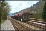 Schotter und Holz sind die Haupttransportgter der Volmetalbahn. Aufgenommen im Bahnhof Brgge (Westf).