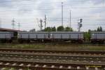 2.09.2007: Flachwagen mit Betonrungen/Pfeilern beim durchfahren des Lehrter Gterbahnhofs.