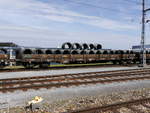 DB - Güterwagen von Typ Res 31 80 393 9 987-4 im Bahnhofsareal von Langenthal am 03.04.2018