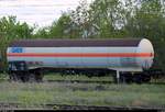 Blick auf einen Kesselwagen der Gattung  Zags  (33 80 7818 386-4 D-GATXD) von GATX, der in einem Kesselzug mit 155 249-6 (Lok 712) der Mitteldeutschen Eisenbahn GmbH (MEG) eingereiht ist und den