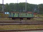 Schner alter dreiachsiger Packwagen, gesehen in Comutov am 30.09.05