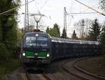 193 244 von der ELL  kommt als Umleiter mit einem langen Dacia-Autozug aus Ciumesti(RO) nach Tongeren(B) und kommt aus Richtung Mönchengladbach-Hbf,Rheydt-Hbf,Wickrath,Beckrath,Herrath und