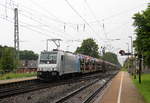 185 689-7 von Railpool kommt die Kohlscheider-Rampe hoch aus Richtung Mönchengladbach,Herzogenrath mit einem langen Toyota-Autozug aus Gliwice(PL) nach Zeebrugge(B) und fährt durch