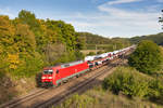 152 111 mit einem Audi-Ganzzug bei Treuchtlingen Richtung Ansbach, 20.09.2019