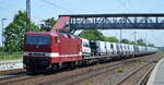 DeltaRail GmbH, Frankfurt (Oder) mit  243 972-7  (NVR:  91 80 6143 972-8 D-DELTA ) und PKW-Transportzug am 18.05.22 Durchfahrt Bf.